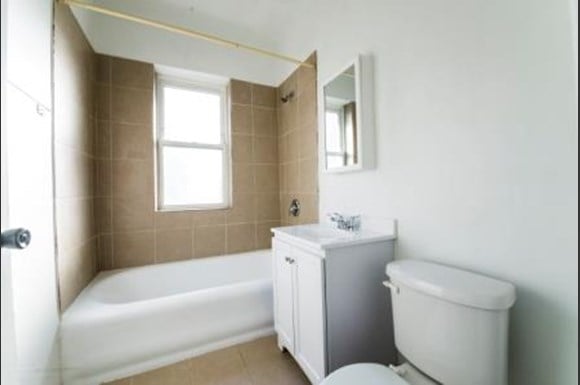 7751 S Loomis Apartments Chicago Bathroom